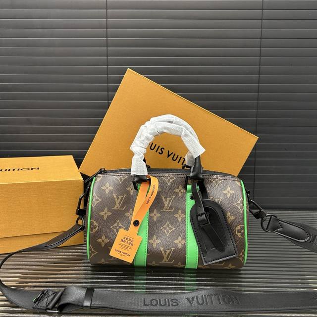 Louisvuitton 路易威登 keepall 25 系列手袋 印花手提斜挎包 单肩包 实物拍摄 原厂原版面料 配送防尘布袋 折叠礼盒 15 X 25 Cm