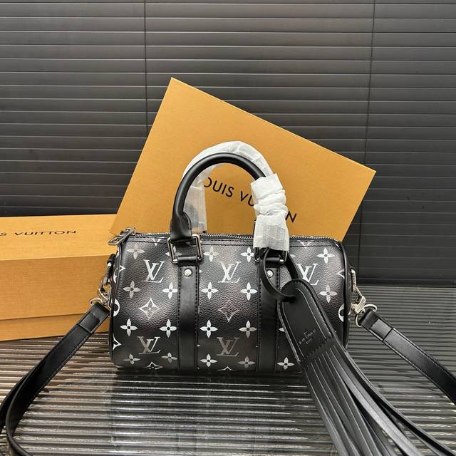 Louisvuitton 路易威登 keepall 25 系列手袋 印花手提斜挎包 单肩包 实物拍摄 原厂原版面料 配送防尘布袋 折叠礼盒 15 X 25 Cm