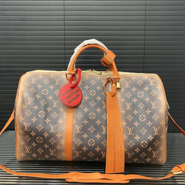 Louisvuitton 路易威登 Keepall旅行袋 手提包袋 机场包 采用精湛镶嵌细工，实物拍摄 原厂原版面料 配送 防尘袋 50 X 29Cm。