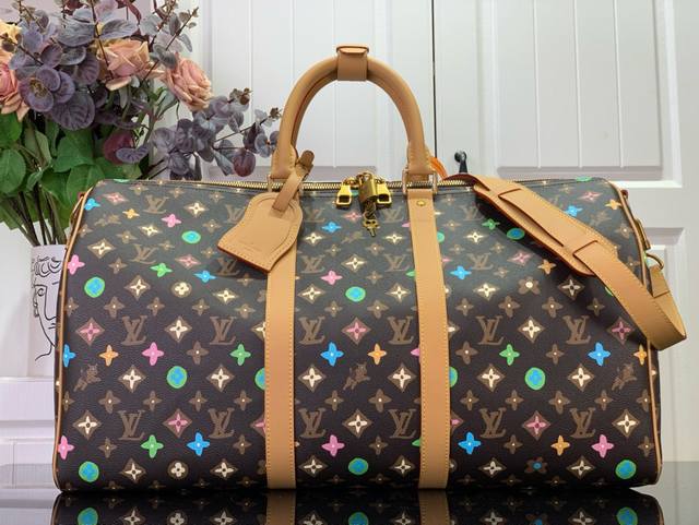 路易威登 M24901 花花 年度最火，本款 X Yk Keepall 50结合了经典设计与标志性细节。采用Damier Graphite帆布制成，大小为手提行