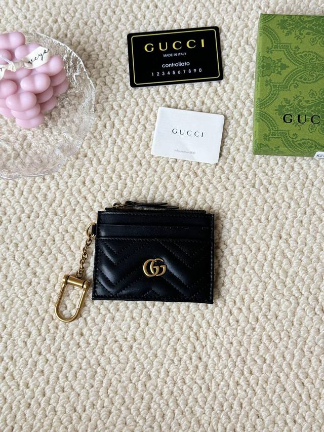 Gucci 卡包 钥匙扣新品上市！牛皮实物实拍！ 款号:627064尺寸：宽10 X高7.5X1Cm