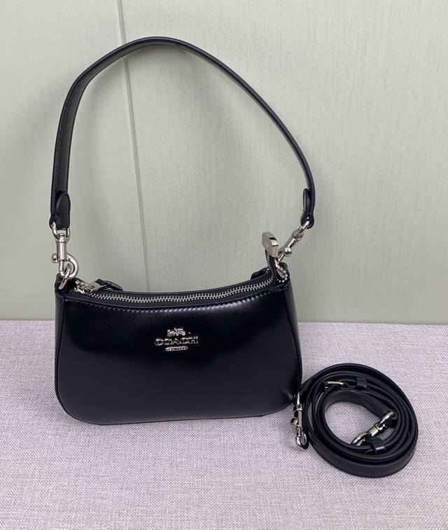 Coach 蔻驰新款 11月新品 Cw310 巧克力色Teri腋下包~秋天妥妥的