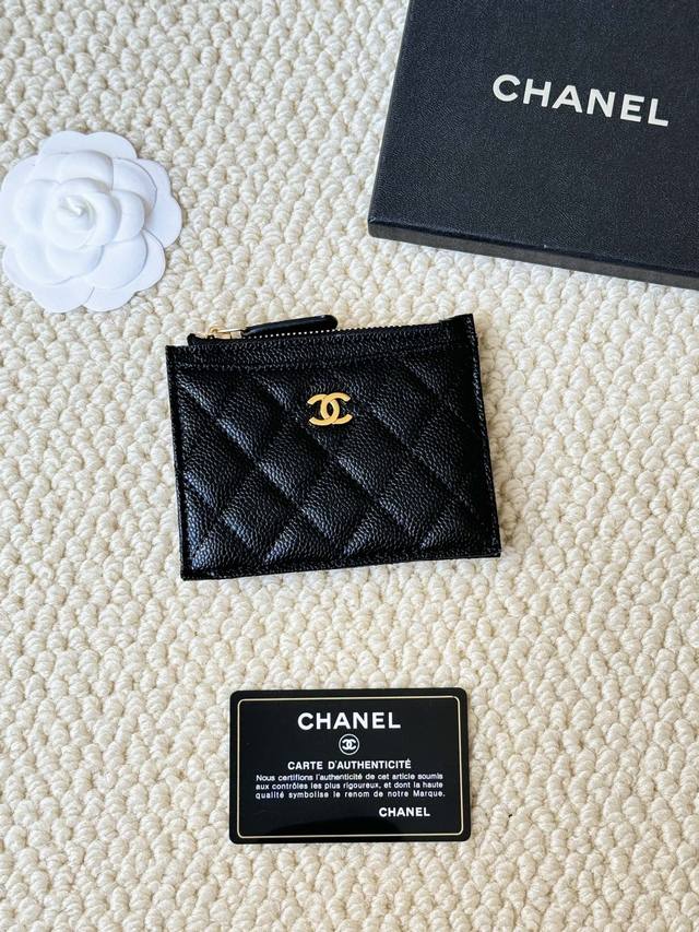 Chanel 香奈儿单拉卡包 可放四张卡 零钱 可手拿 可放包里 收纳方便 小巧Mini 迷你可爱小卡包，牛皮制作 款号A84105 尺寸:9X11.5Cm