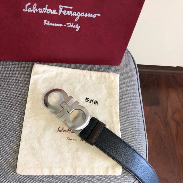 到貨 Salvatoreferragamo 采用进口头层皮革精制而成 真空电镀马蹄五金耐用不掉色 全球销量稳居榜首 新颖款式时尚大方不过时 宽度35Mm - 点击图像关闭