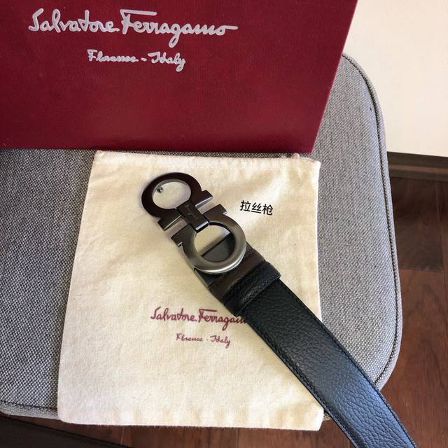 到貨 Salvatoreferragamo 采用进口头层皮革精制而成 真空电镀马蹄五金耐用不掉色 全球销量稳居榜首 新颖款式时尚大方不过时 宽度35Mm