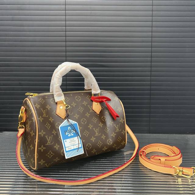 Louisvuitton 路易威登 Speedy Soft 30 单肩斜挎包 枕头包 男女通用 采用经典百搭 实物拍摄 原厂原版面料 高端品质 配送防尘袋 30