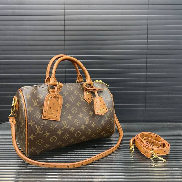 Louisvuitton 路易威登 Speedy Soft 30 单肩斜挎包 枕头包 男女通用 采用经典百搭 实物拍摄 原厂原版面料 高端品质 配送防尘袋 30