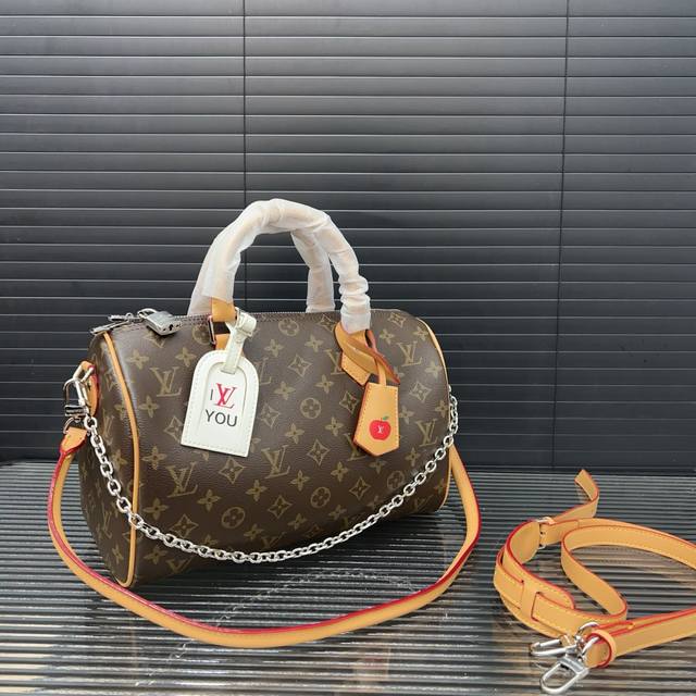 Louisvuitton 路易威登 Speedy Soft 30 单肩斜挎包 枕头包 男女通用 采用经典百搭 实物拍摄 原厂原版面料 高端品质 配送防尘袋 30