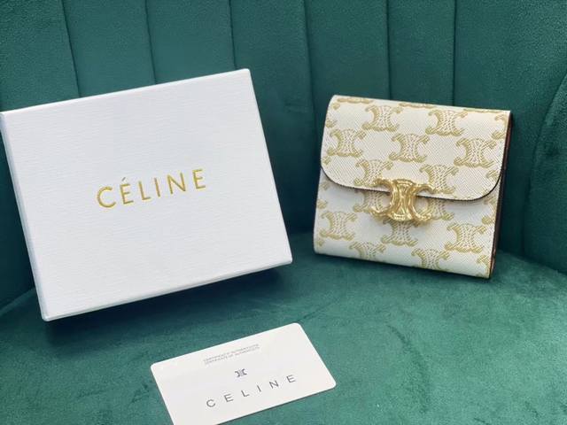 Celine 66335颜色 白色印花尺寸 11*10*5 Celine短式钱包非常炫美的一个系列，专柜同步，采用头层牛皮，精致时尚！ - 点击图像关闭