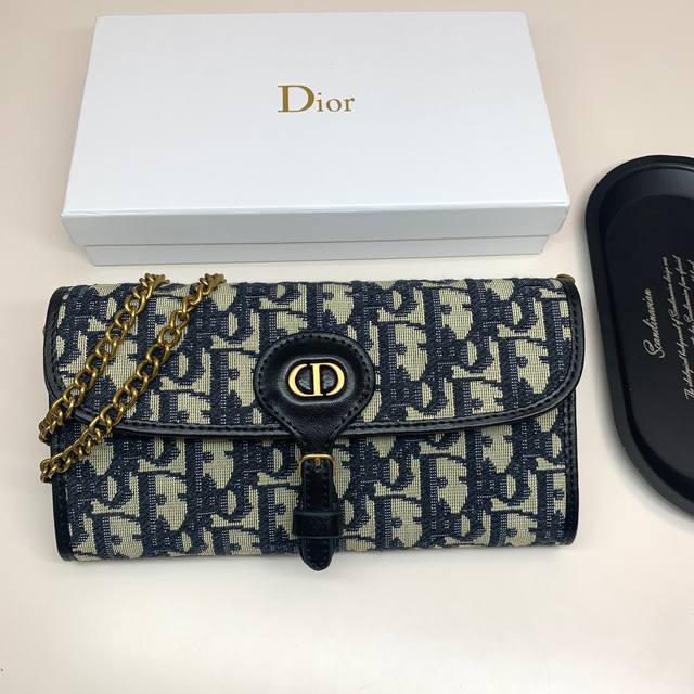 Dior 927颜色 黑色 尺寸 19*10.5*3.5 Dior 专柜同步，可肩背专柜品质顶级进口牛皮 海外订制钥匙扣五金 做工油边精湛 - 点击图像关闭