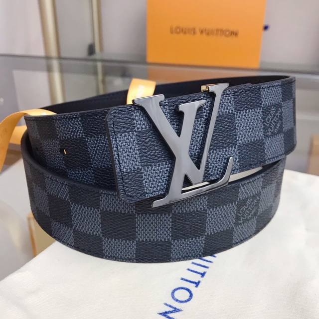 最高版本，实物拍摄 批 Louis Vuitton 路易威登皮带 宽度:40Mm专柜同款男士时尚款 驴家经典款黑格 Damier Ebene 帆布和柔软小牛皮分