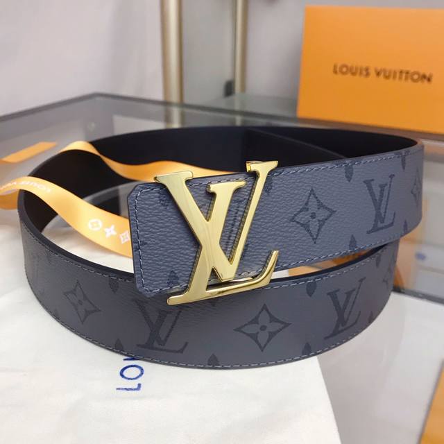 最高版本，实物拍摄 批 Louis Vuitton 路易威登皮带 宽度:40Mm 专柜同款男士时尚款 驴家新款灰花 Lv Initiales 双面腰带融合 Mo - 点击图像关闭