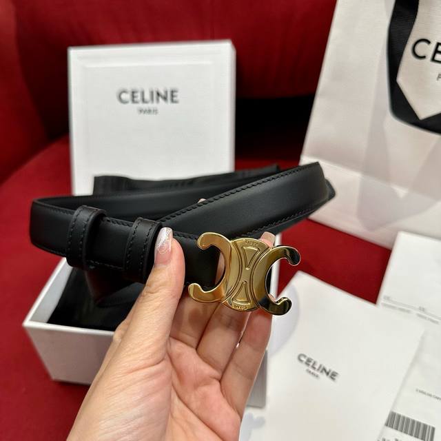 顶级原厂正品级别，非市场普通品质，超火赛 琳Celine20上凯旋门腰带2.5Cm精品 顶级进口牛皮制作，手感柔软细腻，上身效果超级好看