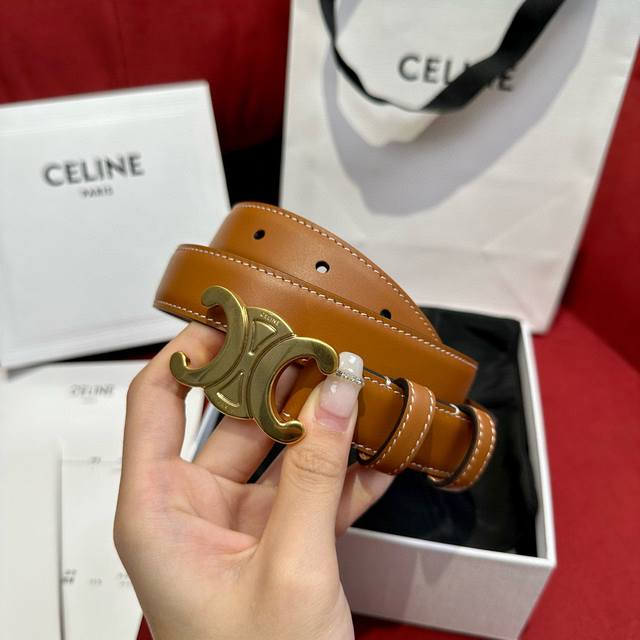 顶级原厂正品级别，非市场普通品质，超火赛 琳Celine20上凯旋门腰带2.5Cm精品 顶级进口牛皮制作，手感柔软细腻，上身效果超级好看 - 点击图像关闭