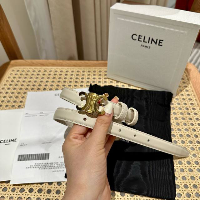 顶级原厂正品级别，非市场普通品质，超火赛 琳Celine20上凯旋门腰带2.5Cm精品 顶级进口牛皮制作，手感柔软细腻，上身效果超级好看