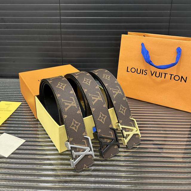 Louisvuitton 路易威登 牛皮腰带 男士经典款皮带 时装搭配必备款 优质合金扣头 采用原厂牛皮带身 机械打孔 高品质全套包装 礼盒 礼袋 小票