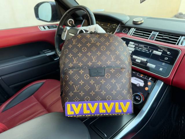 高端货 新款 “ Louis Vuitton ”Lv双肩包 路易威登双肩包 M57965 Louis Vuitton Discovery 经典老花潮酷通勤 帆布