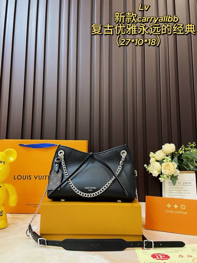 全套包装 Lv 黑武士 Carryall 男生也能背的全新Carryall 男生背也超好看特别是这种随性的一个风格加上羊皮的一个光滑柔软的质感真的一绝，女生背就