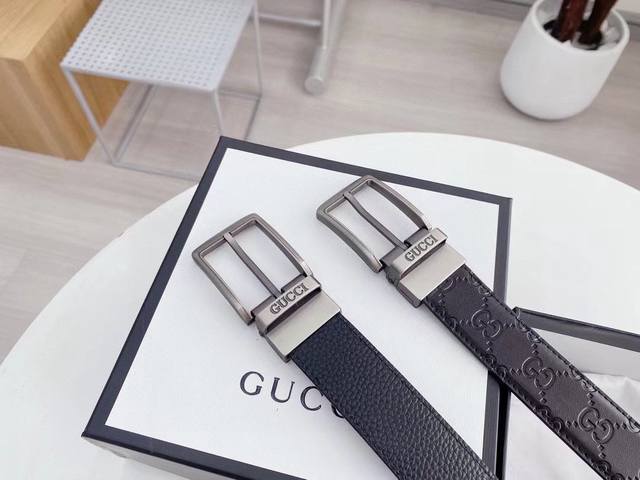 Gucci 古奇 皮带针扣款 新款互扣式G带扣深受品牌辉煌的70年代经典设计所影响，得以重新诠释。安放于织纹纯皮腰带之上。纯牛皮制作 宽度:3.4厘米 正品一致