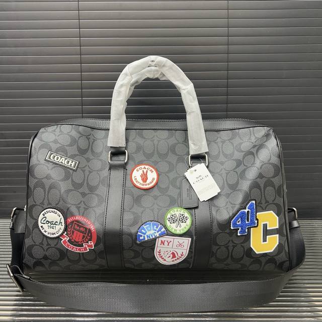 Coach 蔻驰 Venturer 45 经典老花徽章贴饰 旅行袋 刺绣机场包 手提袋行李包 实物拍摄 原厂面料 配送防尘袋 45 X 26 Cm。