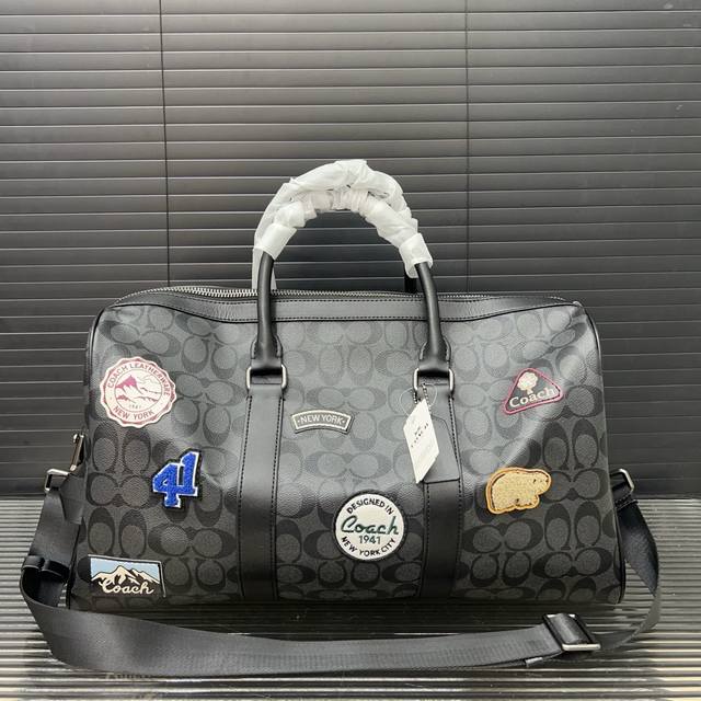 Coach 蔻驰 Venturer 45 经典老花徽章贴饰 旅行袋 刺绣机场包 手提袋行李包 实物拍摄 原厂面料 配送防尘袋 45 X 26 Cm。