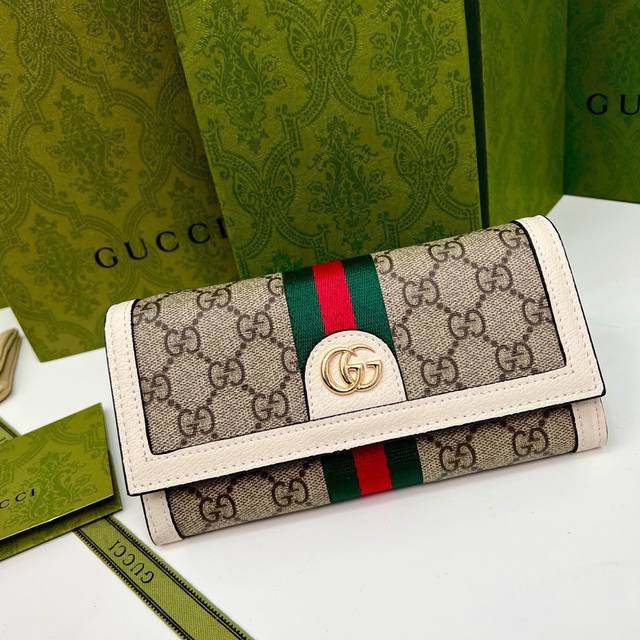 Guccl 6881颜色 白尺寸 19*10.5*3.5 Gucci 新款 现货独家拍摄，手机. 卡. 口红. 钥匙...必带小物件一包搞定，还有拉链隔层。卸下