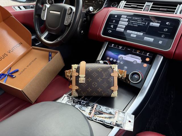 高端货 新款 “ Louis Vuitton ”Lv单肩包 谷爱凌同款邮差包 M46815 Louis Vuitton Side Trunk Pm 可拆卸可调节