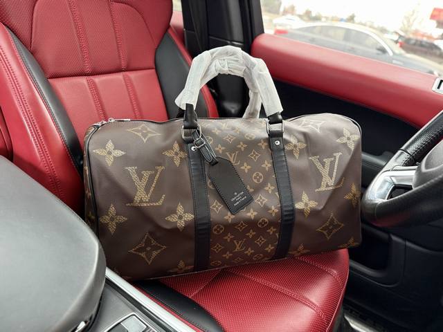 高端货 新款 “Louis Vuitton”Lv旅行袋 路易威登旅行袋 Louis Vuitton Keepall 50 老花压印可拆卸可调节肩带 皮革 旅行袋