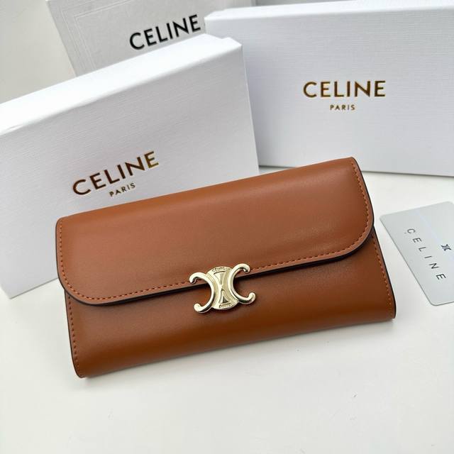 Celine A04颜色 黑 棕 粉 灰尺寸 19*10.5*3.5Celine 专柜同步，专柜品质顶级进口牛皮 海外订制钥匙扣五金 做工油边精湛