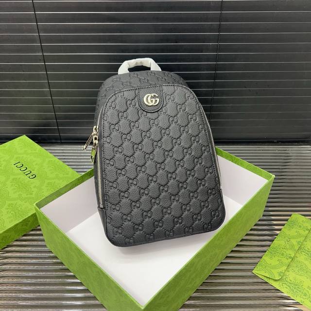 Gucci 古奇 牛皮胸包 斜挎单肩包 背包 实物拍摄 原厂原版面料 配送防尘袋 30 X 17Cm。