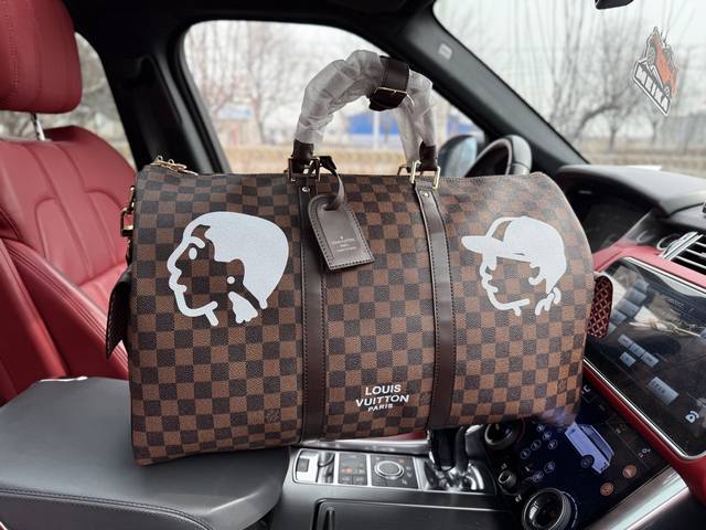 高端货 新款 “Louis Vuitton”Lv旅行袋 路易威登旅行袋 Louis Vuitton Keepall 50 老花压印可拆卸可调节肩带 皮革 旅行袋